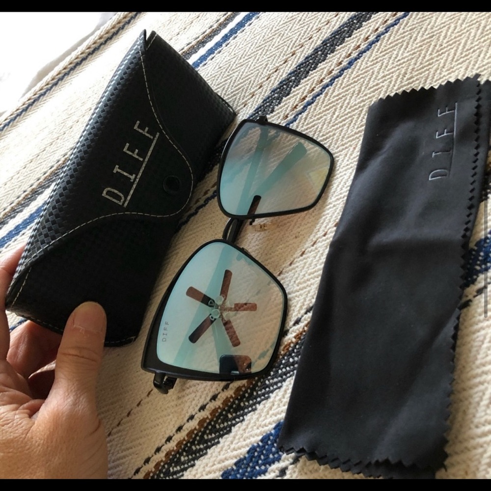 Diff Eyewear Becky Authentic Black Frame Mirror - image 3